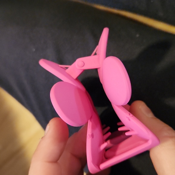 Pink flower hair clip - Picture 3 of 7